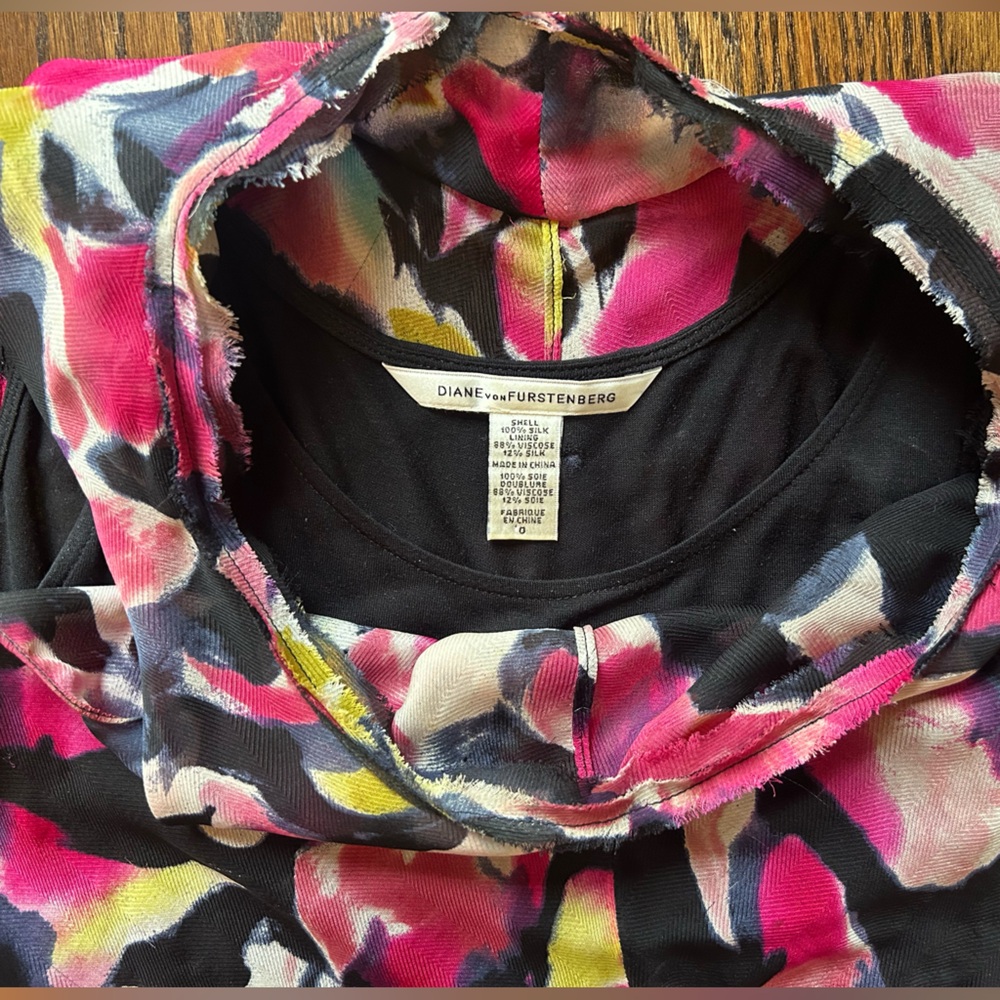 Diane Von Furstenberg Silk Top - Picture 5 of 7